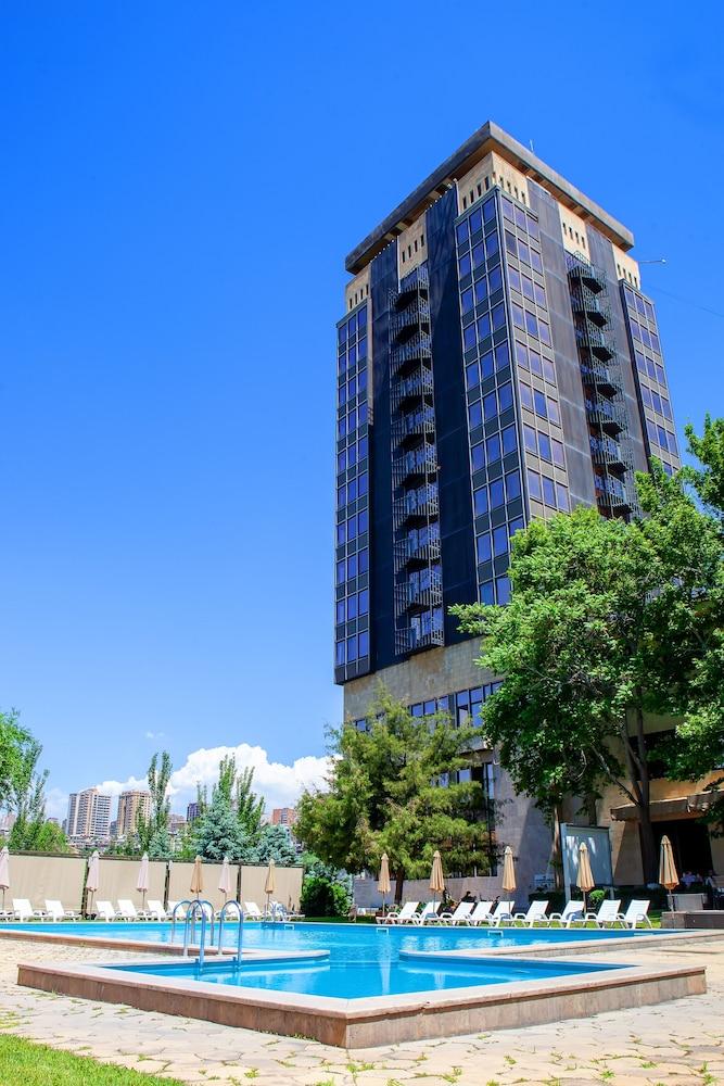 President Hotel By Hrazdan Hotel Cjsc Yerevan Exterior photo